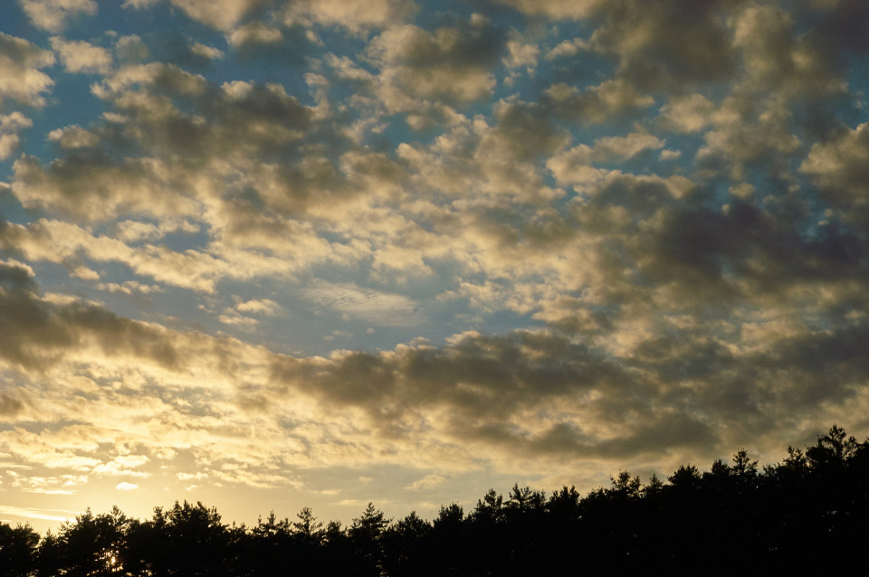 An open sky at dusk